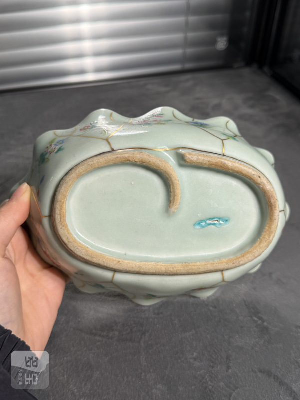 清中期粉青釉粉彩折枝花卉纹荷叶形水盂 - 图8